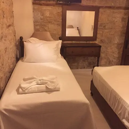 Hotel Damaki *